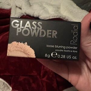 Rodial Glass Powder - Loose Blurring Powder in Tan